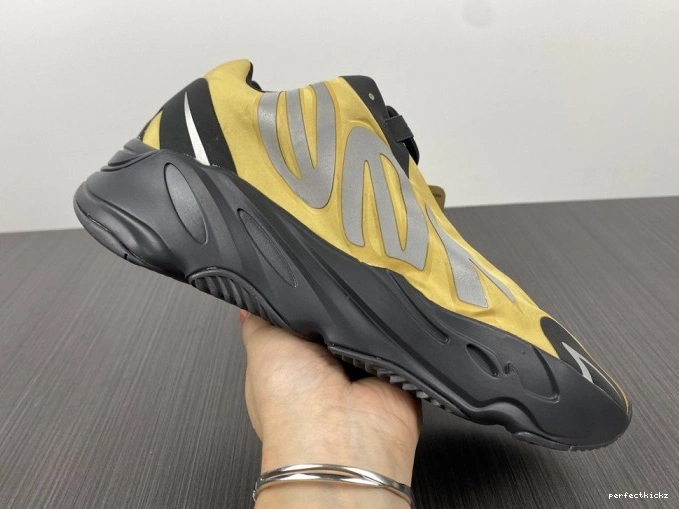 Yeezy Flux' GZ0717 MNVN 'Honey Boost 700 0812